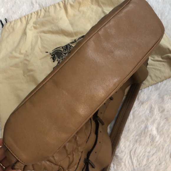 Burberry quilted tan leather purse 😍 - Picture 4 of 13